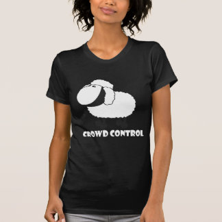 folkmassan kontrollerar tee shirt