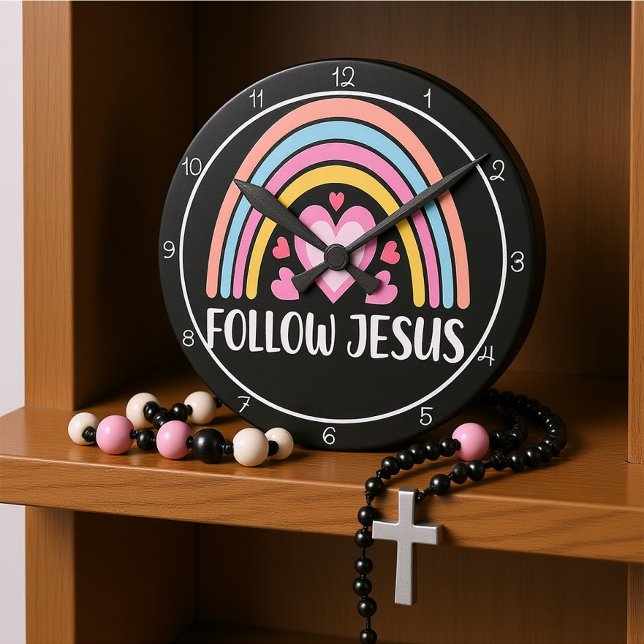 Follow Jesus Rainbow With Hearts Graphic Rund Klocka (Skapare uppladdad)