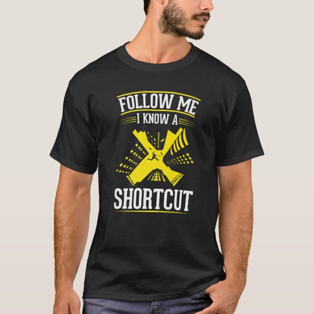 Follow me I know a Shortcut Free Runner Parkour   T Shirt (Framsida)