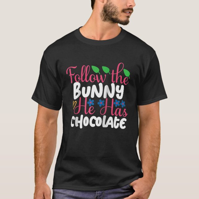 Follow The Bunny He Has Chocolate  Cute  Easter Bu T Shirt (Framsida)
