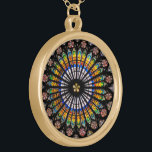 Fönster för vintagedomkyrkamålat glass guldpläterat halsband<br><div class="desc">(Varm-tonat) rosa fönster av domkyrkan av Strasbourg,  en romare - katolsk domkyrka i Strasbourg,  Alsace,  frankrike. Underbar katolik- och kristengåva för honom eller henne såväl som en resasouvenir för dig och för familj och vänner.</div>