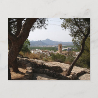 Fönster genom träden. vykort