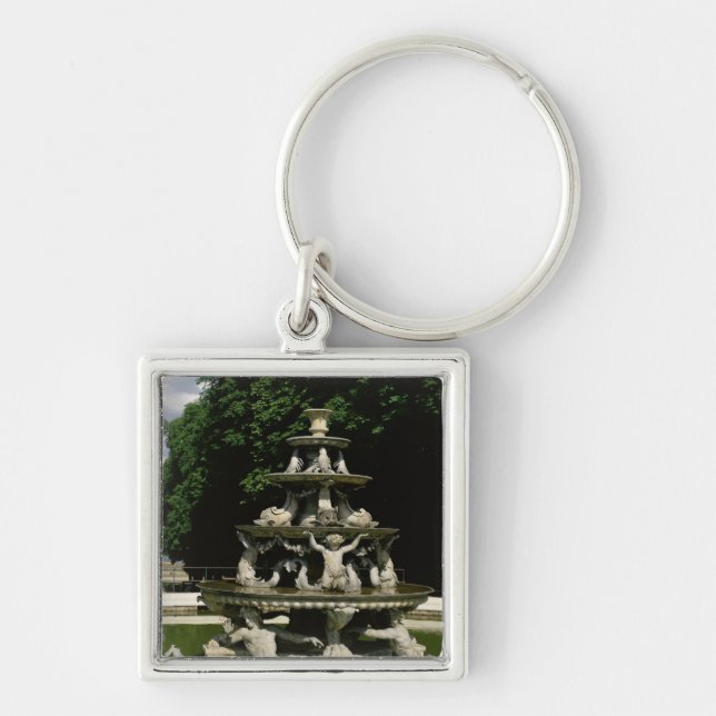 Fontaine de la Pyramide Fyrkantig Silverfärgad Nyckelring (Framsidan)