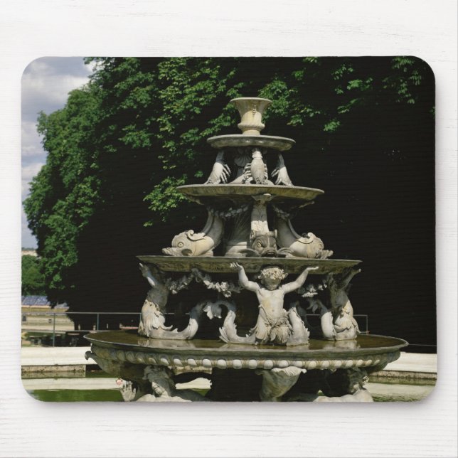 Fontaine de la Pyramide Musmatta (Framsidan)