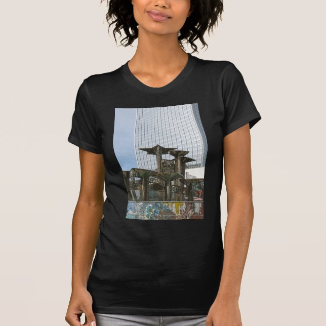Fontän för internationell vänskap i Berlin Tee Shirt (Framsida)