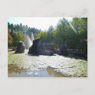 Fontän och lusthus, Nami Island, Korea Vykort