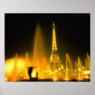 Fontän vid den världsberömda Eiffeltornet Paris Poster