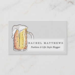 Foodie räcker den kalla ölmuggen in målad visitkort