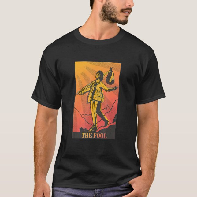Fool Tarot Card Astrology oktulerar Hobo med Tunna T Shirt (Framsida)