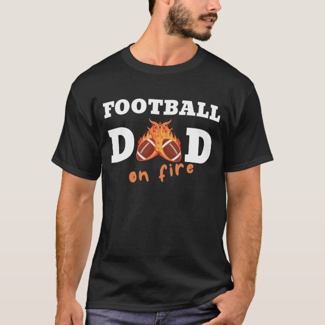 Football Dad On Fire American Fottball Daddy Vater T Shirt (Framsida)