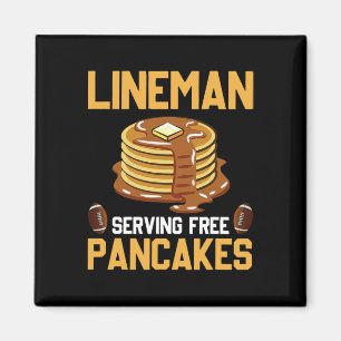Football Lineman serverar Pancakes Daily Offensiv Magnet