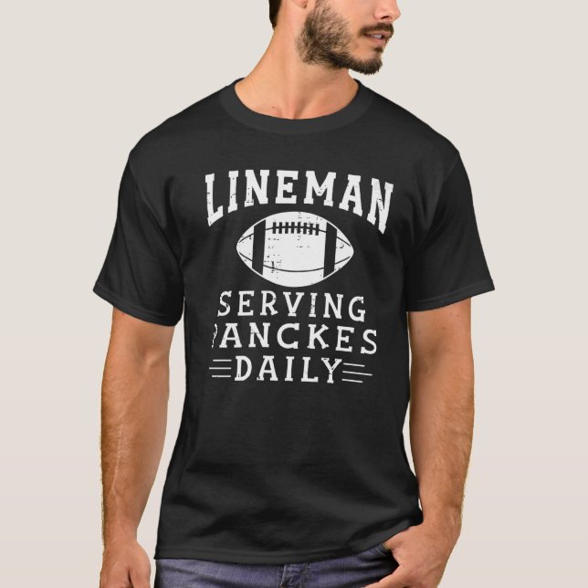 Football Lineman serverar pancakes varje dag T Shirt (Framsida)