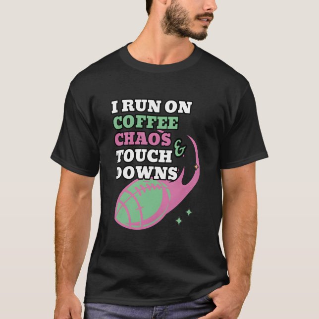 Football Mom I Run On Coffee Chaos And Touchdowns T Shirt (Framsida)