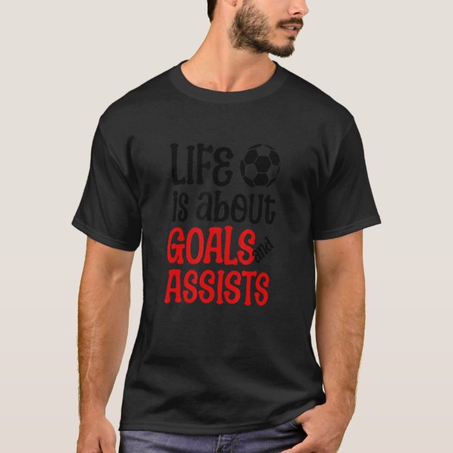 Football Soccer Life is about Goals and Assists Qu T Shirt (Framsida)