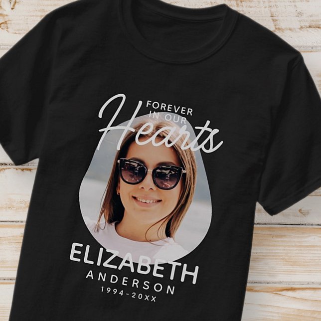 För alltid i vårt foto med modern minnesbild i Anp T Shirt (Skapare uppladdad)