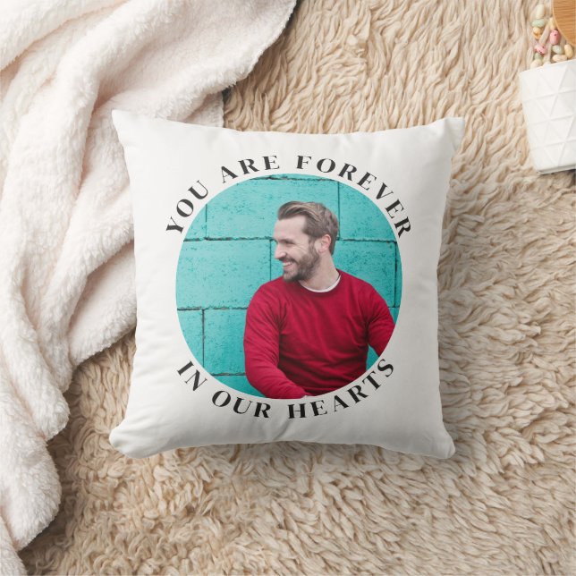 För alltid i vårt hjärtan - enkelt runda Keepsakef Kudde (Filt)