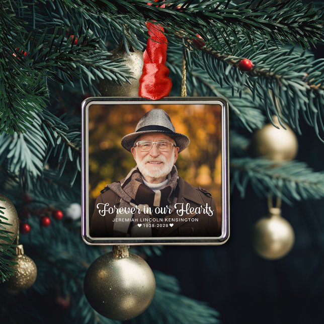 För alltid i vårt minnesfoto för Hearts Julgransprydnad Metall (Forever in our Hearts Memorial Photo Metal Ornament)