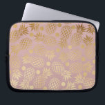 för ananasmönster för elegant faux guld- polka laptop fodral<br><div class="desc">Guld- ananas för stilfull och moderiktig faux och polka dotsmönster av en ljus dammig rosa bakgrund.</div>