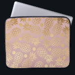 för ananasmönster för elegant faux guld- polka laptop sleeve<br><div class="desc">Guld- ananas för stilfull och moderiktig faux och polka dotsmönster av en ljus dammig rosa bakgrund.</div>