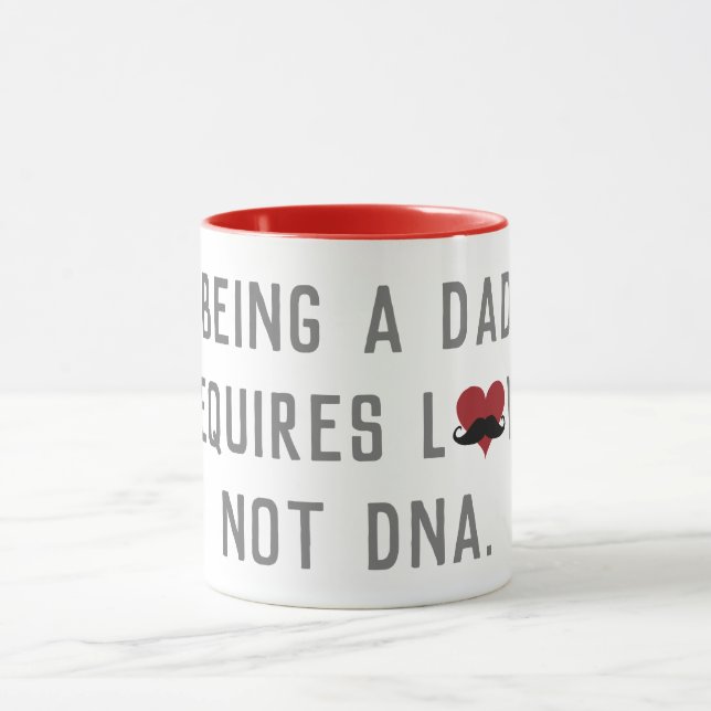 För att vara Pappa krävs Kärlek inte DNA Mustache  Mugg (Center)