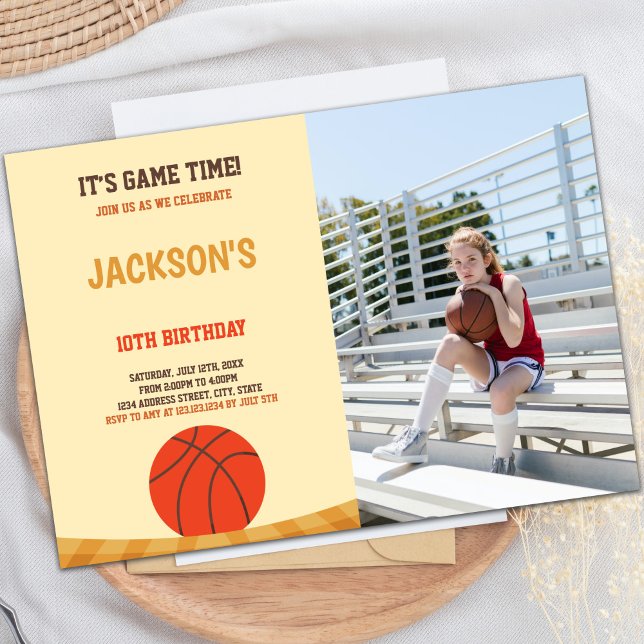 för barn för inbjudan till anpassadets idrottspart (Yellow Brown Basketball Invitations with photo)