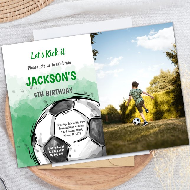 för barn för inbjudan till anpassadets idrottspart (Big Ball watercolor Soccer Birthday Invitations w)