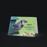 För Big Sister Birthday med Blue Jay vid Feeder Kort<br><div class="desc">Grattis på födelsedagen för en storsyster,  äldre syster. En Blue Jay på en fågelmatare tillsammans med daisy finns på det här fågelmatkortet. Underbart kort för fågeln älskare i ditt liv. Art,  bild och versell copyright © Shoaff Ballanger Studios,  2023.</div>