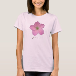 För blomman all färgar den rosa pelargonen med t shirt