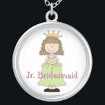 För brudtärnagåva för Princess jr. halsband<br><div class="desc">Sött halsband för jr.-brudtärnagåva,  med diagram av en liten flickaPrincess,  med kronan,  mot en vitbakgrund.  Rosor skuggad text läser jr.-brudtärnan.  Det underbara halsbandet ung flicka,  i bröllopsfesten,  ska cherish. Skräddarsy texten till passformen dina behov.</div>