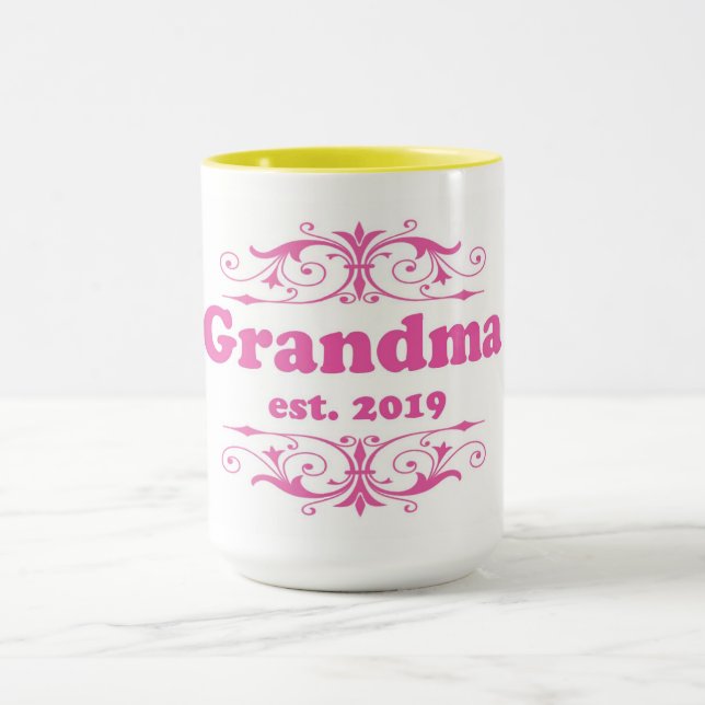 För detta Speciell, "Grandma 2019" Mugg (Center)