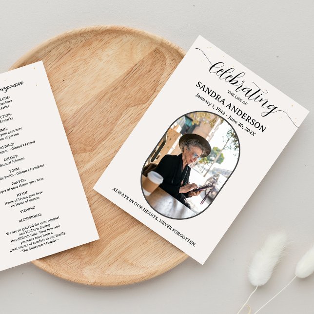 För evigt i våra hjärtan Begravning med foto Program (Forever In Our Hearts Funeral Program Template)