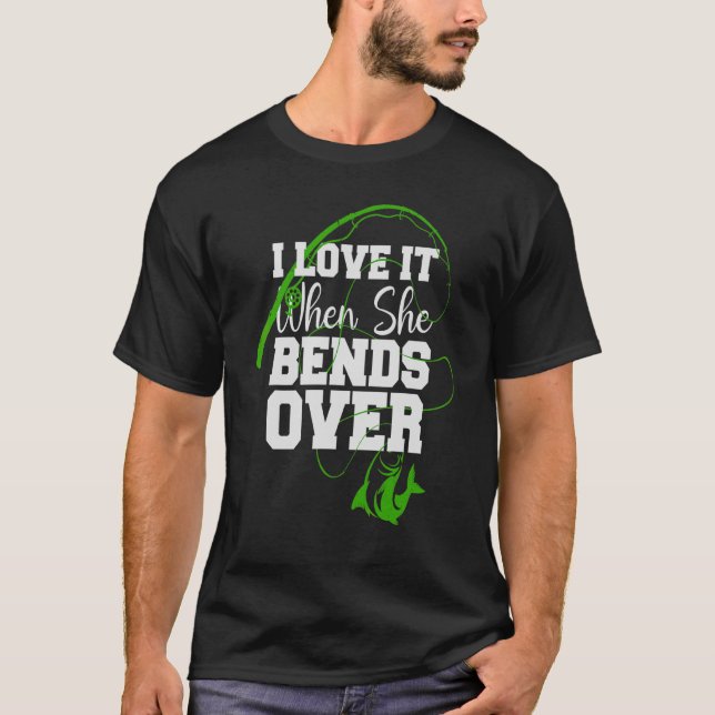 För fiskaren i Kärlek när hon lägger sig över fisk T Shirt (Framsida)