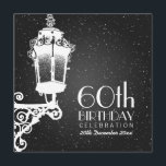 För födelsedagsfestvintage för elegant 60th svart inbjudningar<br><div class="desc">Födelsedagsfest inbjudandesignen för eleganten 60th med det sofistikerade motiv för vintage   lampsvarten,  anpassningsbarnamn och daterar och extra text. Imponera dina familj och vänner med denna stilfulla och moderna design.</div>