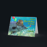 För Friend Birthday Fish Redo till Party Kort<br><div class="desc">Du är en i en GILL-jon! På ett hälsningskort för en vän finns framsidan av en fisk som håller ballonger med fenan och blåser en bullerproducent i party. Den har också en kamouflage fisketthatt med fiskeluber fastspända. Art,  bild och versell copyright © Shoaff Ballanger Studios,  2024.</div>