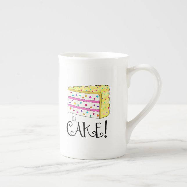 För frukost gillar jag mina ägg..I Cake! Benporslin Mugg (Höger)