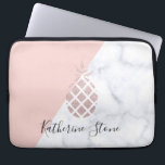 För glittervit för elegant rosa guld- rosor för laptop fodral<br><div class="desc">Stilfull design som presenterar rosa guld- glitterananas för faux,  vitmarmor och rodnadrosabakgrund.</div>