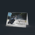 För Grandson Motorcycle Thétday on Curve Kort<br><div class="desc">Livet är en lindrig väg så mager in ... och kramar varje kurva till mycket grattis på födelsedagen. Motorcyklar fick födelsedagskort för en barnson med en motorcyklist på en kurva i vägen. Blåballonger med färgad är kopplade till motorcykeln för att ge en positiv bild. Art, bild och versell copyright ©...</div>