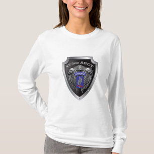 För hennes 173:e Airborne Brigade Combat Team T Shirt
