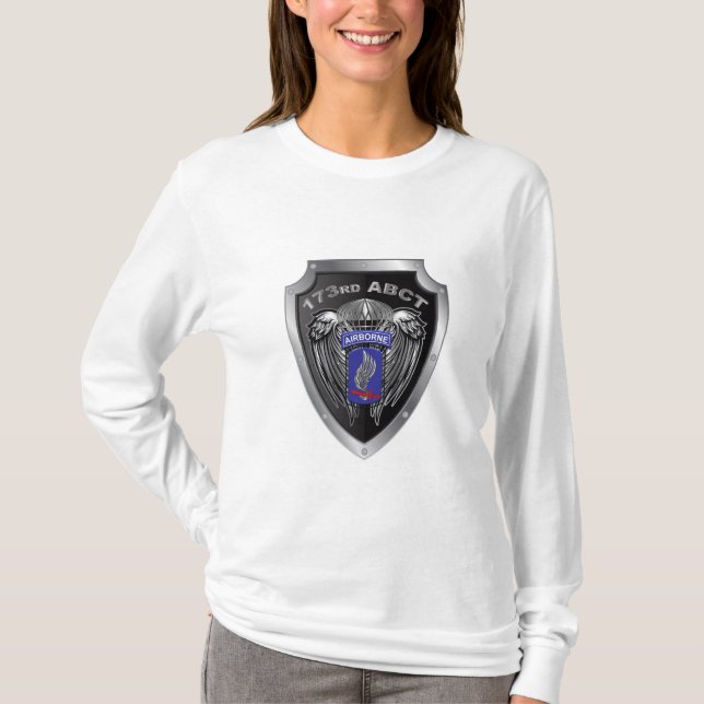 För hennes 173:e Airborne Brigade Combat Team T Shirt (Framsida)