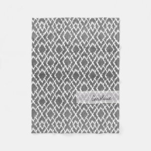 För Ikat för Monogramkolgrått stam- mönster Fleecefilt