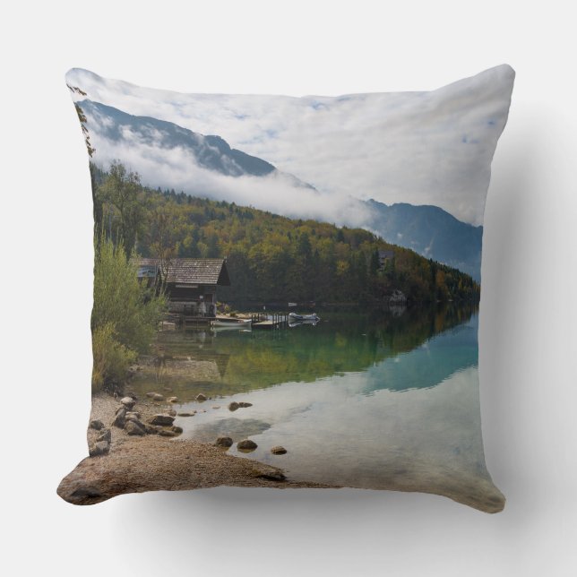 För kabin Bohinj tillsammans med sjö i Slovenien Kudde (Framsida)