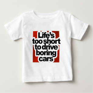 För kort liv att köra tråkiga bilar t-shirt