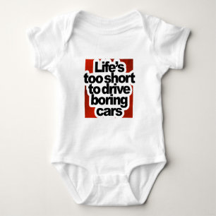 För kort liv att köra tråkiga bilar t-shirt