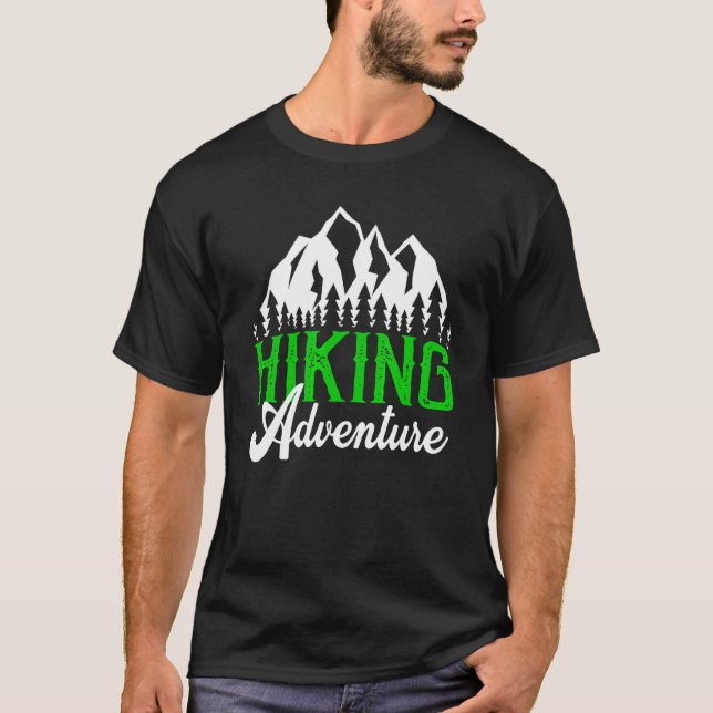 För manar och kvinnlig bergsgåva från Äventyr T Shirt (Framsida)