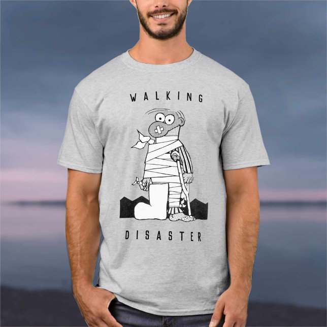 För mannen som är en vandrande katastrof t shirt (Skapare uppladdad)