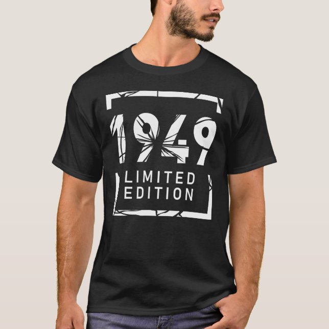 for Men and Women Born in 1949 T Shirt (Framsida)