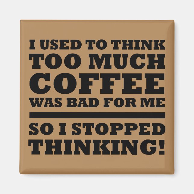 För mycket kaffe, underbart kylskåp, magnet (Framsidan)