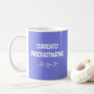 För närvarande Procrastinating Periwinkle Lila Mug Kaffemugg