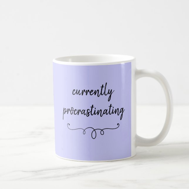 För närvarande Procrastinating Periwinkle Lila Mug Kaffemugg (Höger)