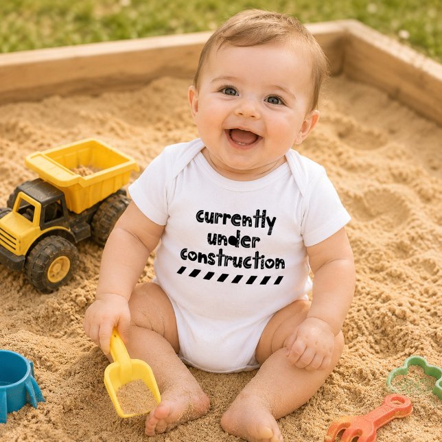 För närvarande under konstruktion Modernt roligt g T Shirt (Skapare uppladdad)